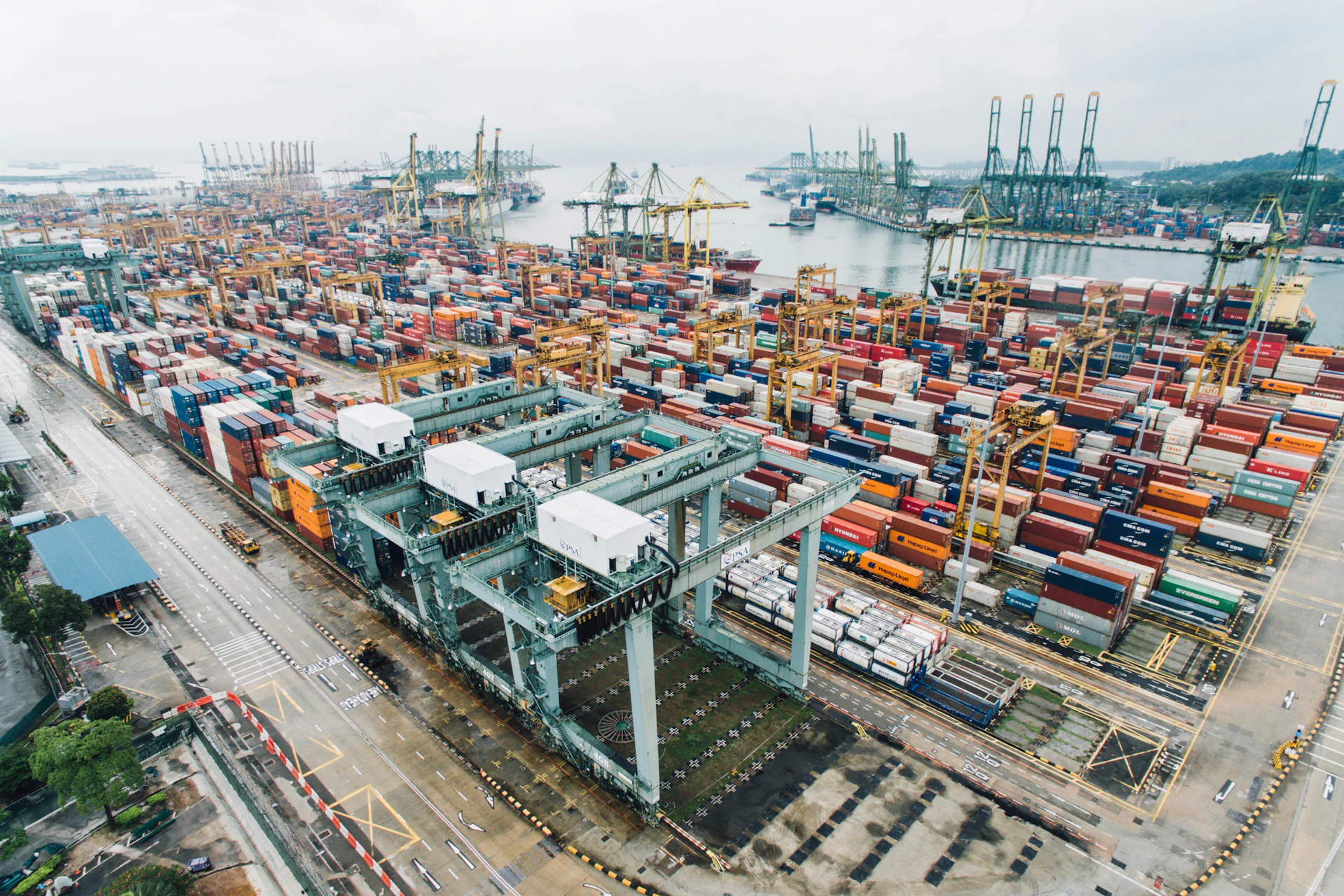 Soluciones integrales en comercio internacional, logística y suministros estratégicos